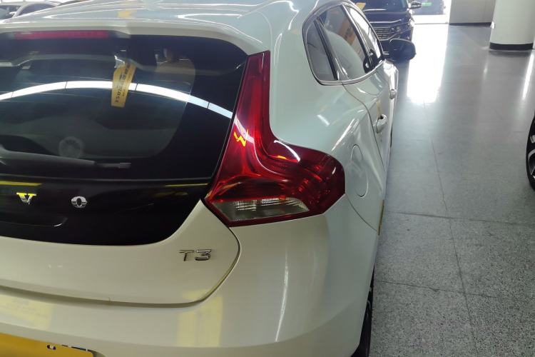 Used Volvo V40 2017 T3 Zhiyi Edition
