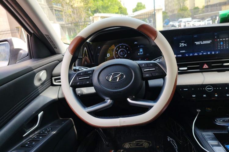 Used Hyundai Elantra 2021 1.5L CVT LUX Prestige Edition Steering Wheel