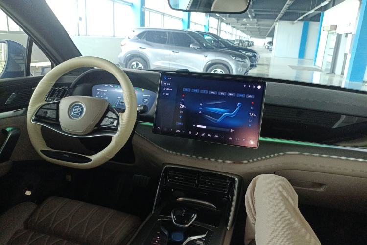 Used BYD Tang New Energy 2025 DM-i 115KM Flagship Model Center Console