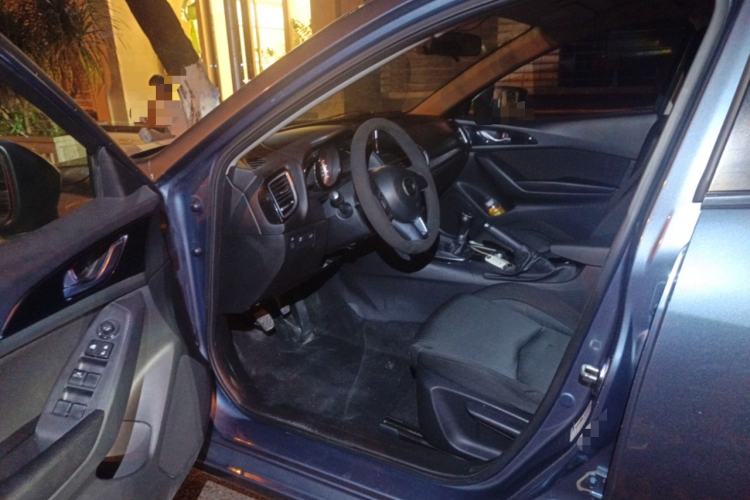 Used Mazda 3 Axela 2014 Sedan 1.5L Manual Comfort Model Driver Seat