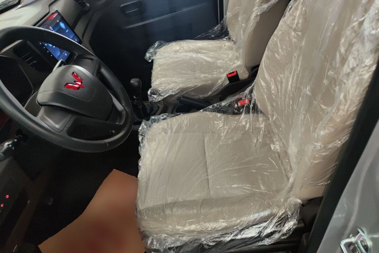 Used Wuling Hongguang V 2022 1.5L Jingqu Edition Enclosed-Window Vehicle with Hydraulic Power Steering LAR