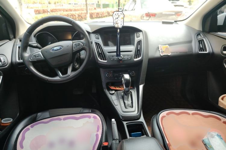 Used Ford Focus 2017 Sedan EcoBoost 180 Automatic Elite Model Center Console