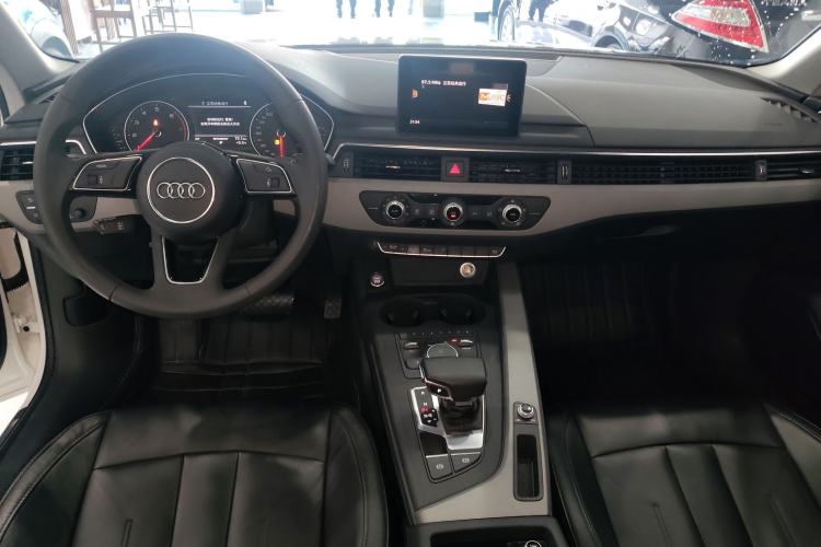 Used Audi A4L 2017 40 TFSI Ambition Edition
