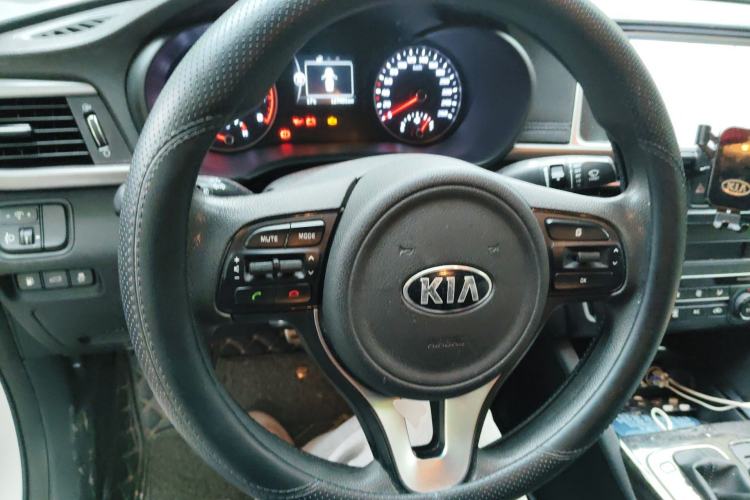 Used Kia K5 2016 2.0L Automatic GLS Steering Wheel