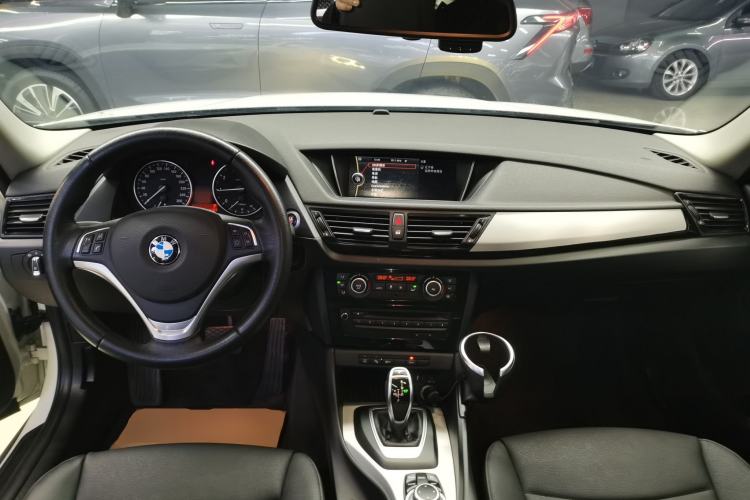 Used BMW X1 2014 sDrive18i Leading Model Center Console