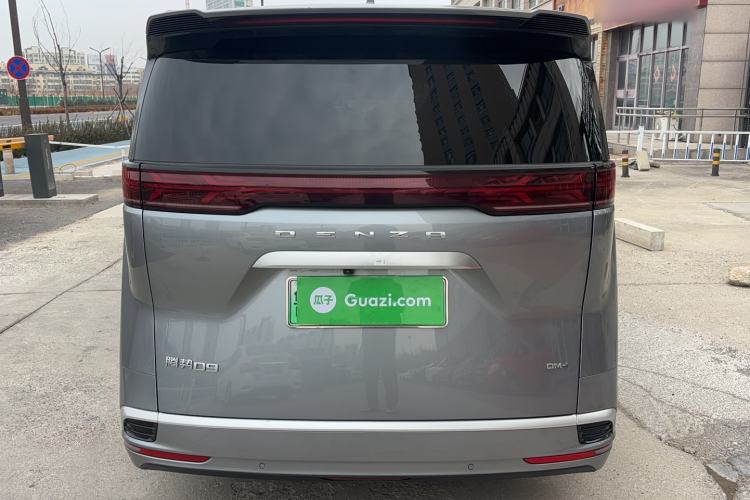 Used Denza D9 2022 DM-i 1040 Prestige Model