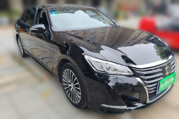 Used Toyota Crown 2015 2.0T Luxury Edition Front Right 45 Deg