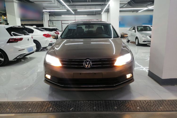 Used Volkswagen Sagitar 2017 230TSI Automatic Comfort Version
