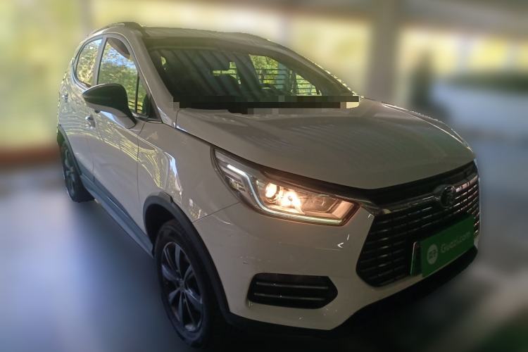 Used BYD Yuan New Energy 2018 EV360 Smart Connect Cool Edition Front Right 45 Deg