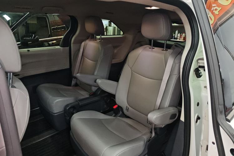 Used Toyota Granvia 2023 2.5L Hybrid Comfort Edition
