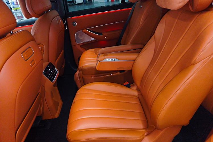 Used Hima AITO M8 2025 Extended-Range Ultra Version 53.4 kWh 6-Seater Edition
