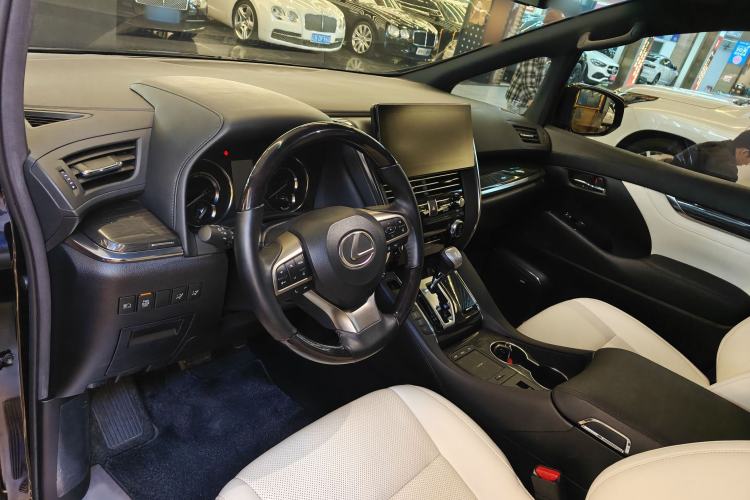 Used Lexus LM 2020 300h Four-Seat Grand Edition Interior 6