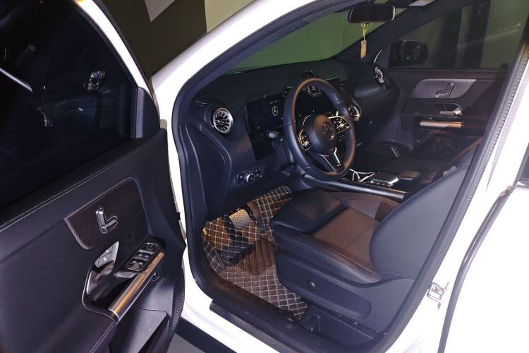 Used Mercedes-Benz GLA 2023 GLA 220 Driver Seat