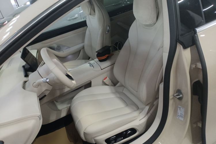 Used Hima Luxeed S7 2025 855 km Max