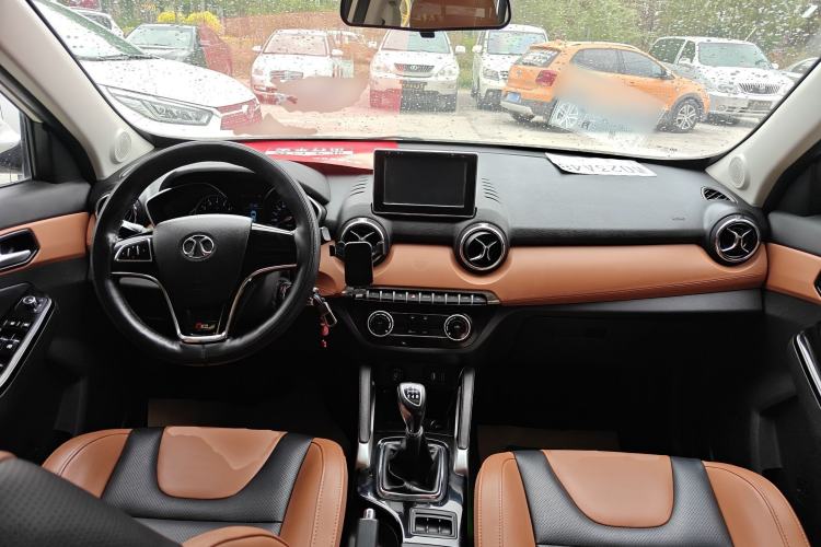 Used BAIC Senova X35 2016 1.5L Manual Luxury Edition Center Console