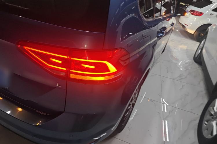 Used Volkswagen Touran 2016 Volkswagen Touran L 280TSI DSG Luxury Edition