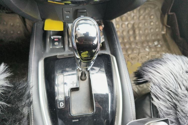 Used Nissan X-Trail 2019 2.0L CVT Smart Connect Comfort Edition 2WD Gear Lever