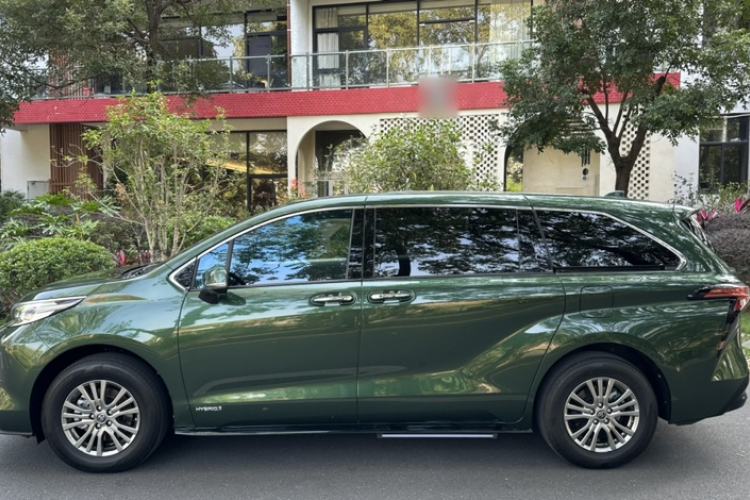 Used Toyota Sienna 2021 2.5L Hybrid Luxury Edition