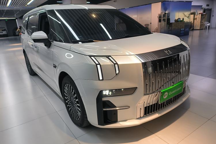 Used Zeekr 009 2022 WE Edition Front Right 45 Deg