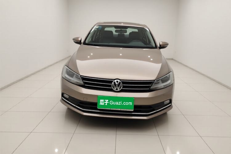 Used Volkswagen Sagitar 2015 1.6L Manual Comfort Model
