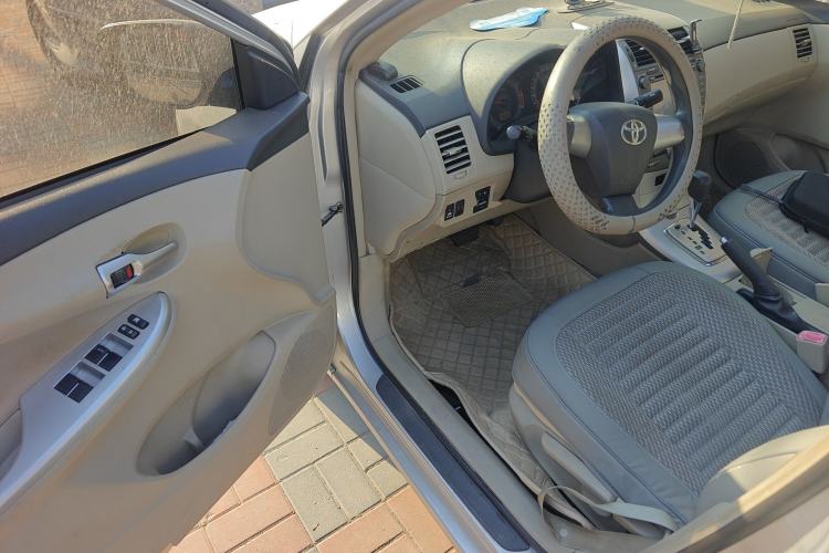 Used Toyota Corolla 2012 Luxurious Edition 1.8L CVT GL-i
