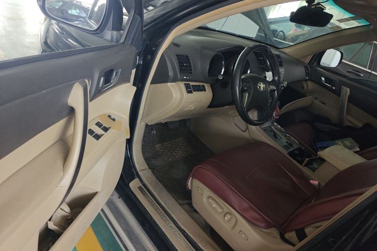 Used Toyota Highlander 2011 2.7L Two-Wheel Drive 7-Seater Luxury Navigation Edition