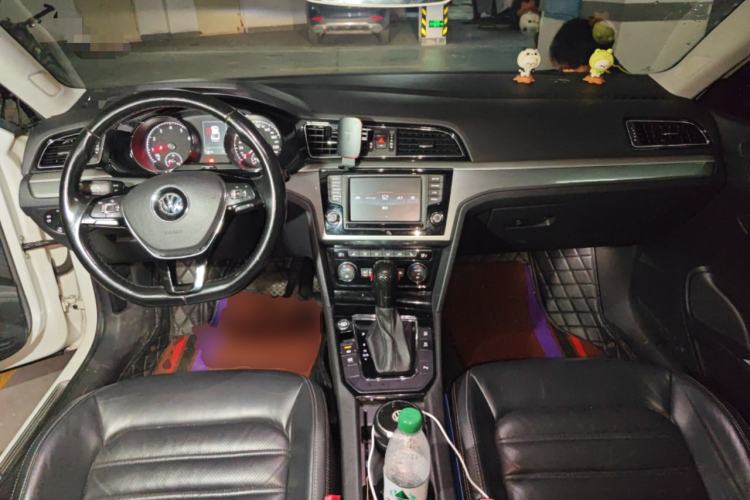 Used Volkswagen Lamando 2015 330TSI DSG Luxury Edition Center Console