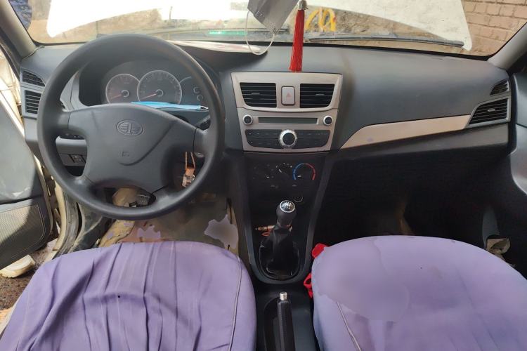 Used FAW Xiali 2012 N3 1.0L Hatchback – Practical Model Center Console