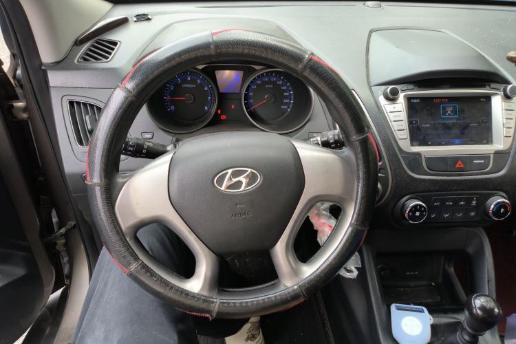 Used Hyundai ix35 2015 2.0L Manual Two-Wheel Drive Comfort Version China IV Standard Steering Wheel
