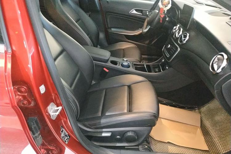 Used Mercedes-Benz GLA 2017 GLA 200 Sport Edition Right Front Seat