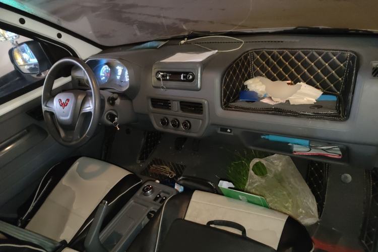 Used Wuling Yangguang 2024 300km Range Practical Window-Sealed Version 60kW Center Console