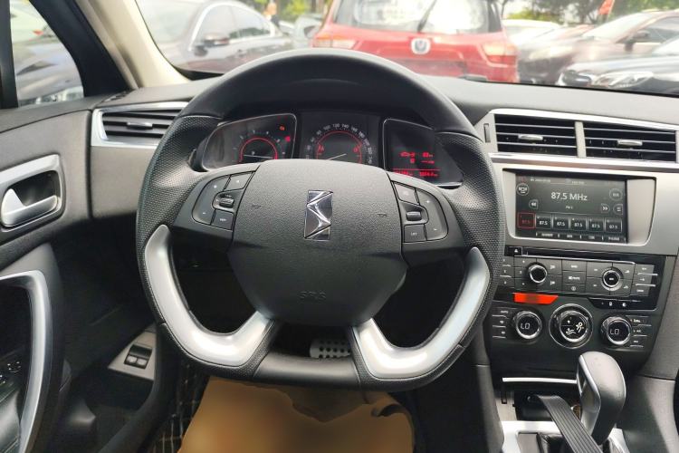 Used DS 6 2014 1.6T Luxury Edition THP200 Steering Wheel