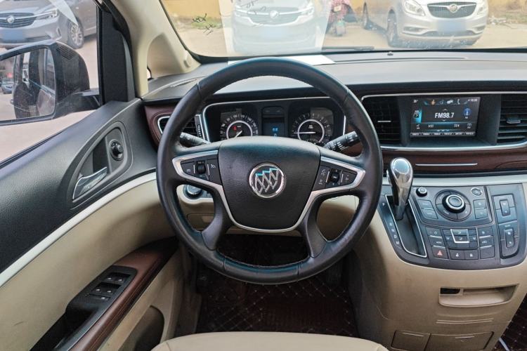 Used Buick GL8 2018 28T Luxury Model China VI Standard Steering Wheel