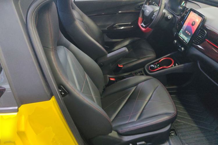 Used Chery QQ Little Ant 2022 Sweet Pink Edition Half-Sugar Version Lithium Iron Phosphate 30 kW 301 km Right Front Seat