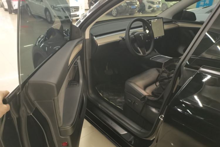 Used Tesla Model Y 2021 Long-Range All-Wheel-Drive Version