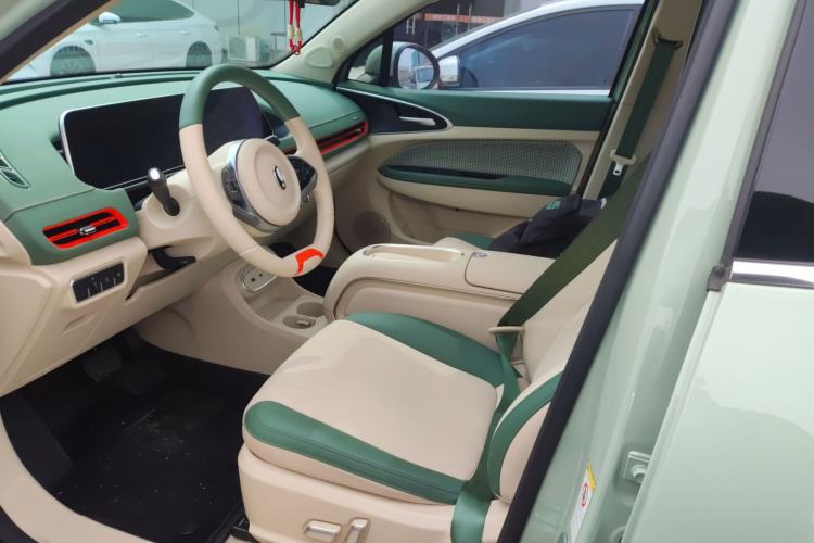 Used ORA Good Cat 2023 401 km Standard Range Luxury Version Lithium Iron Phosphate Left Front Seat