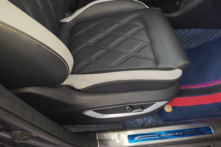 Used CHANGAN CS75 PLUS 2023 3rd Generation 1.5T Automatic Pilot Model Right Front Seat