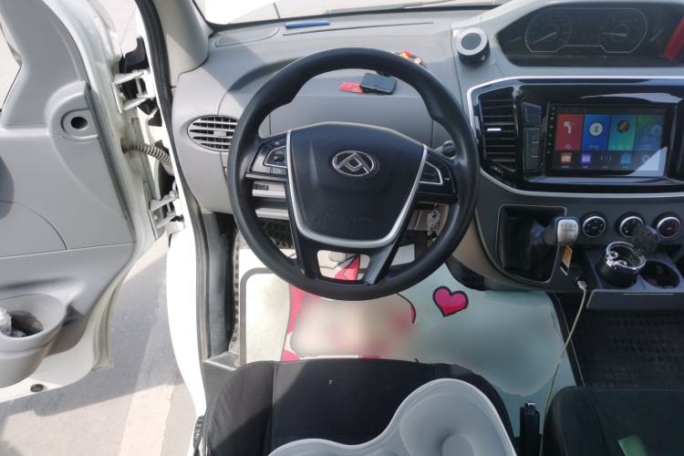 Used SAIC MAXUS Xintu V80 2021 2.0T Manual Classic Aoyuntong Short Wheelbase Mid-Roof 5/6-Seater Steering Wheel