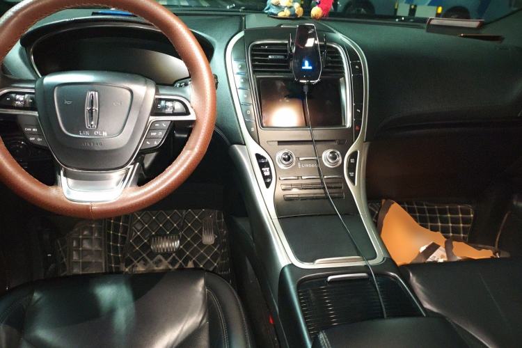 Used Lincoln Nautilus 2019 2.0T Two-Wheel Drive Luxury Edition China VI Standard Center Console