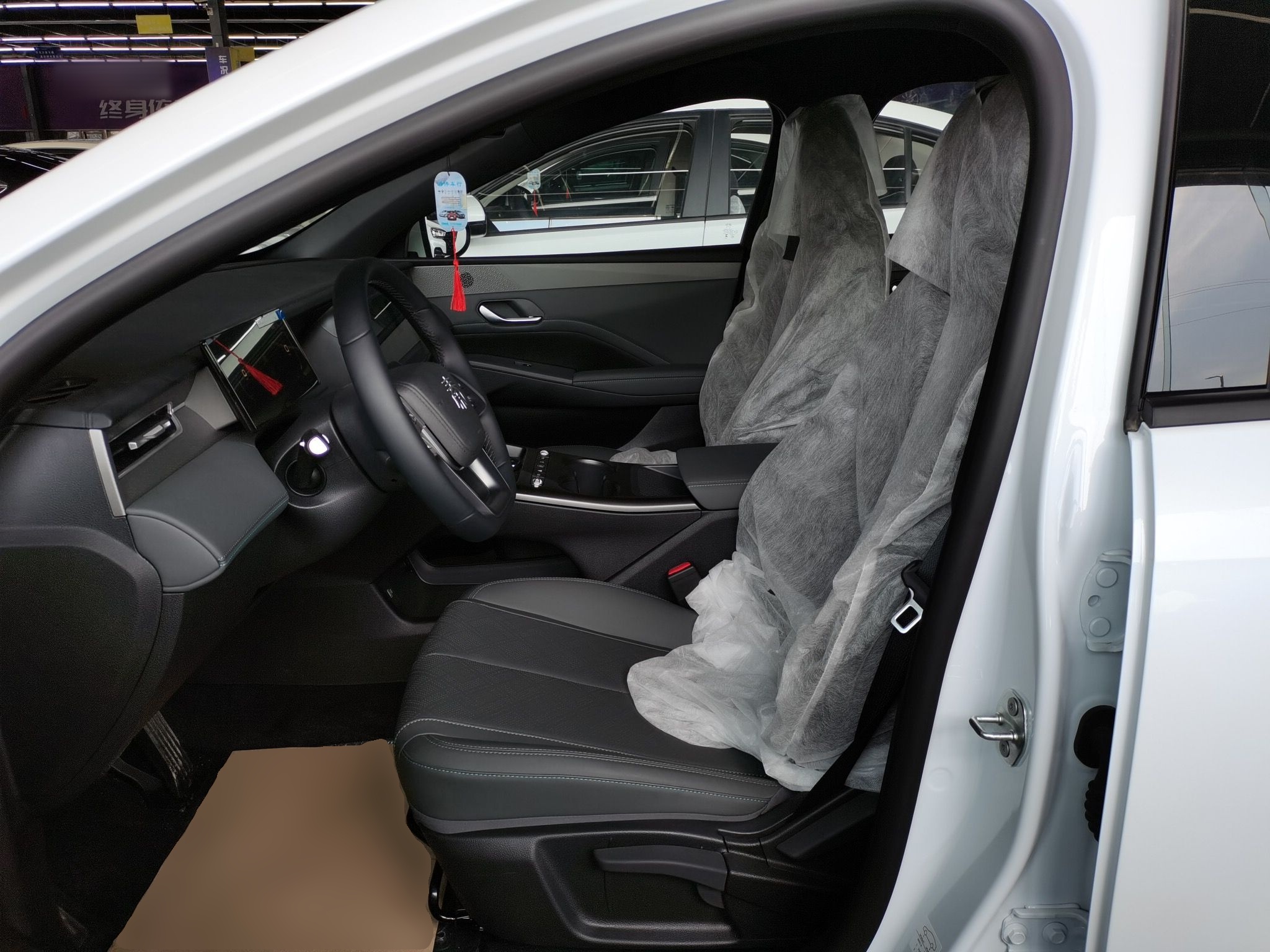 Переднее сиденье в автомобиле