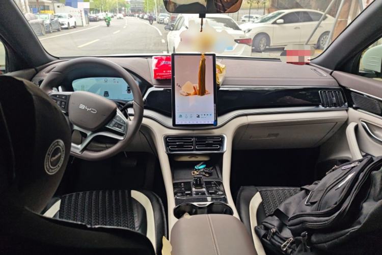 Used BYD Song PLUS New Energy 2025 DM-i 112KM Prestige Model Center Console