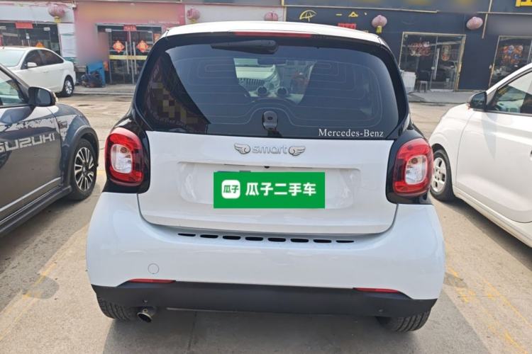 Used smart fortwo 2015 1.0L 52 kW hardtop Dynamic version
