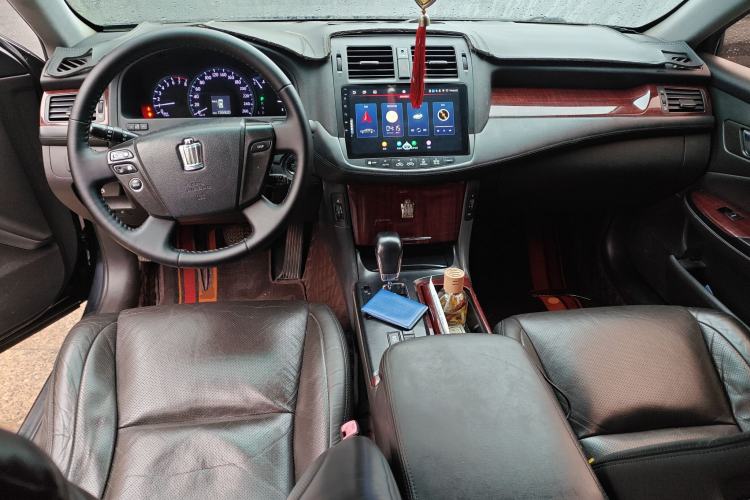 Used Toyota Crown 2011 2.5L Royal Special Edition with Leather and Sunroof