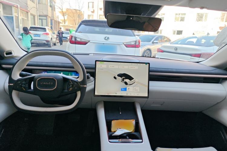 Used Lynk & Co 10 EM-P 2025 Model 240 Four-Wheel Drive Ultra Center Console