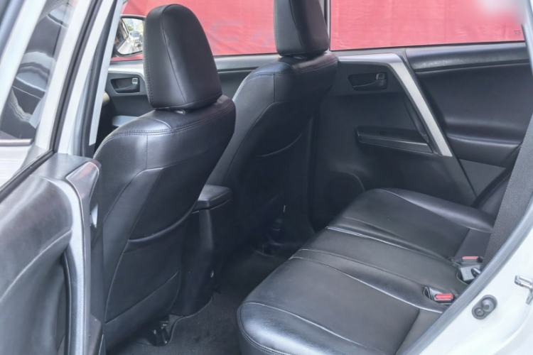 Used Toyota RAV4 2016 2.0L CVT Two-Wheel Drive Fashion Edition China V Standard
