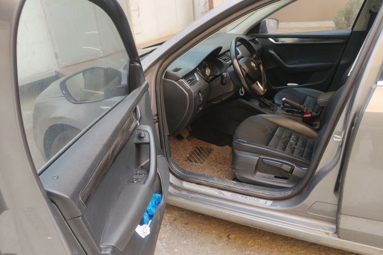 Used Skoda Octavia 2016 1.6L Automatic Chuanxing Edition Driver Seat