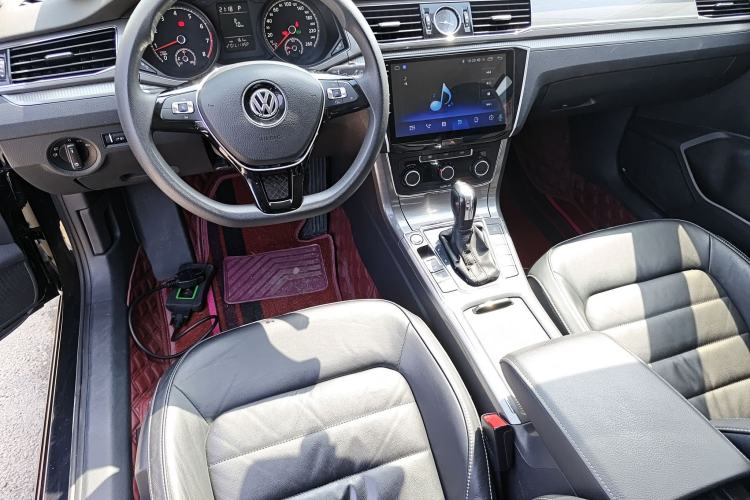 Used Volkswagen Passat 2017 280TSI DSG Luxury Edition Center Console