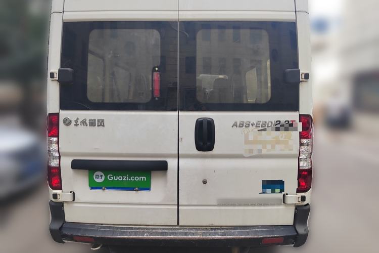 Used Dongfeng Yufeng 2018 2.3T Logistics Vehicle A100 Luxury Edition Short Wheelbase Mid-Roof Design 5–9 Seater
