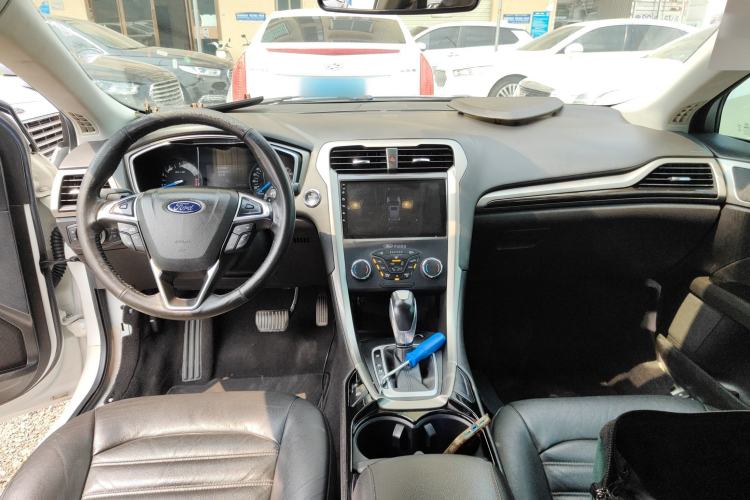 Used Ford Mondeo 2013 2.0L GTDi 200 Fashion Edition Center Console