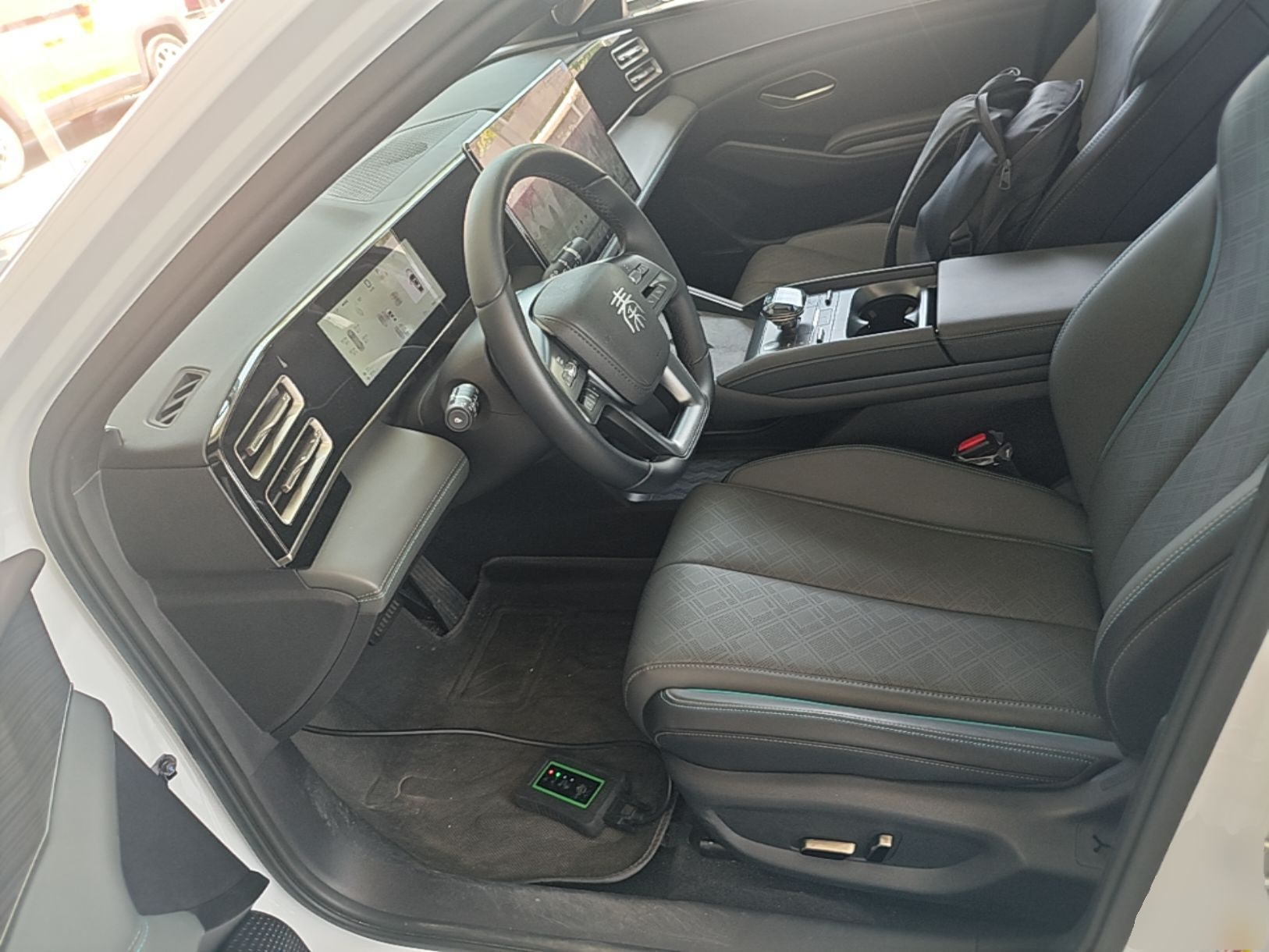 BYD Qin L 2025 DM-i Smart Drive 120KM Excellence Model — снимка 19